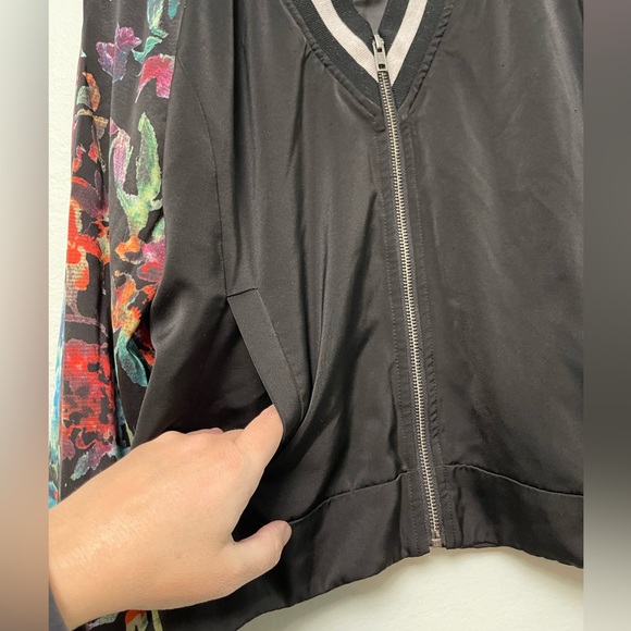 Mural Floral Bomber Jacket, Black Sz M - Picture 5 of 7